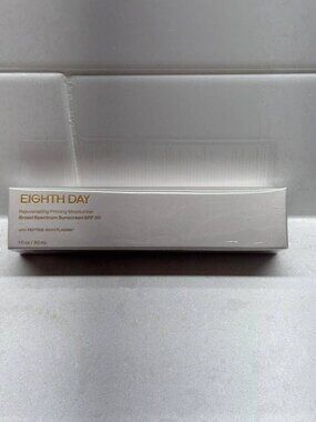 Eighth Day The Rejuvenating Moisturizing Primer Broad Spectrum SPF 30 30 ml